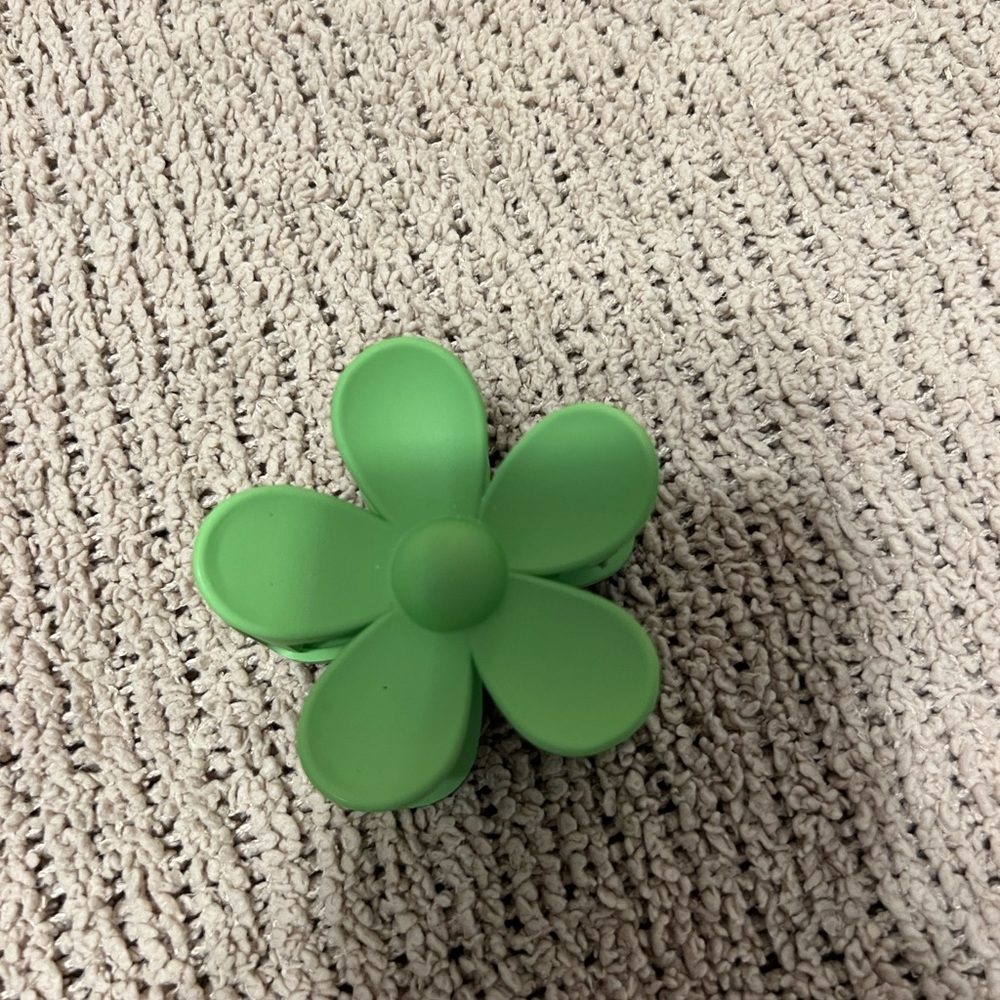 Green Flower Accessory - Picture 2 of 2